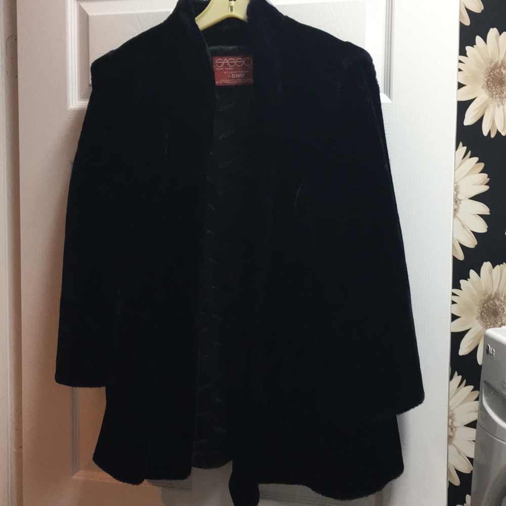 ****Priced to SELL***. Sasson Faux Fur Coat